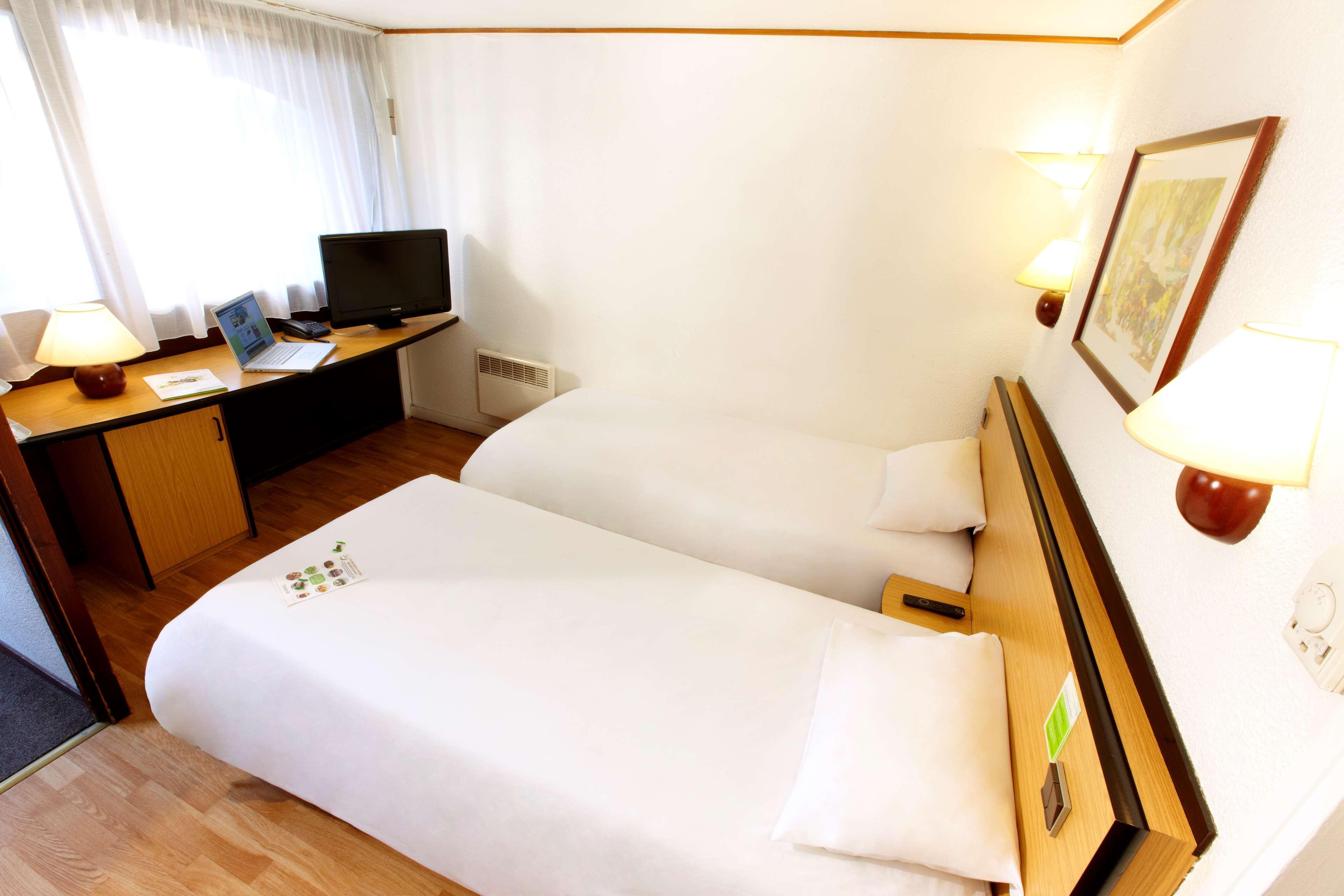 Campanile Cholet Hotel Екстериор снимка