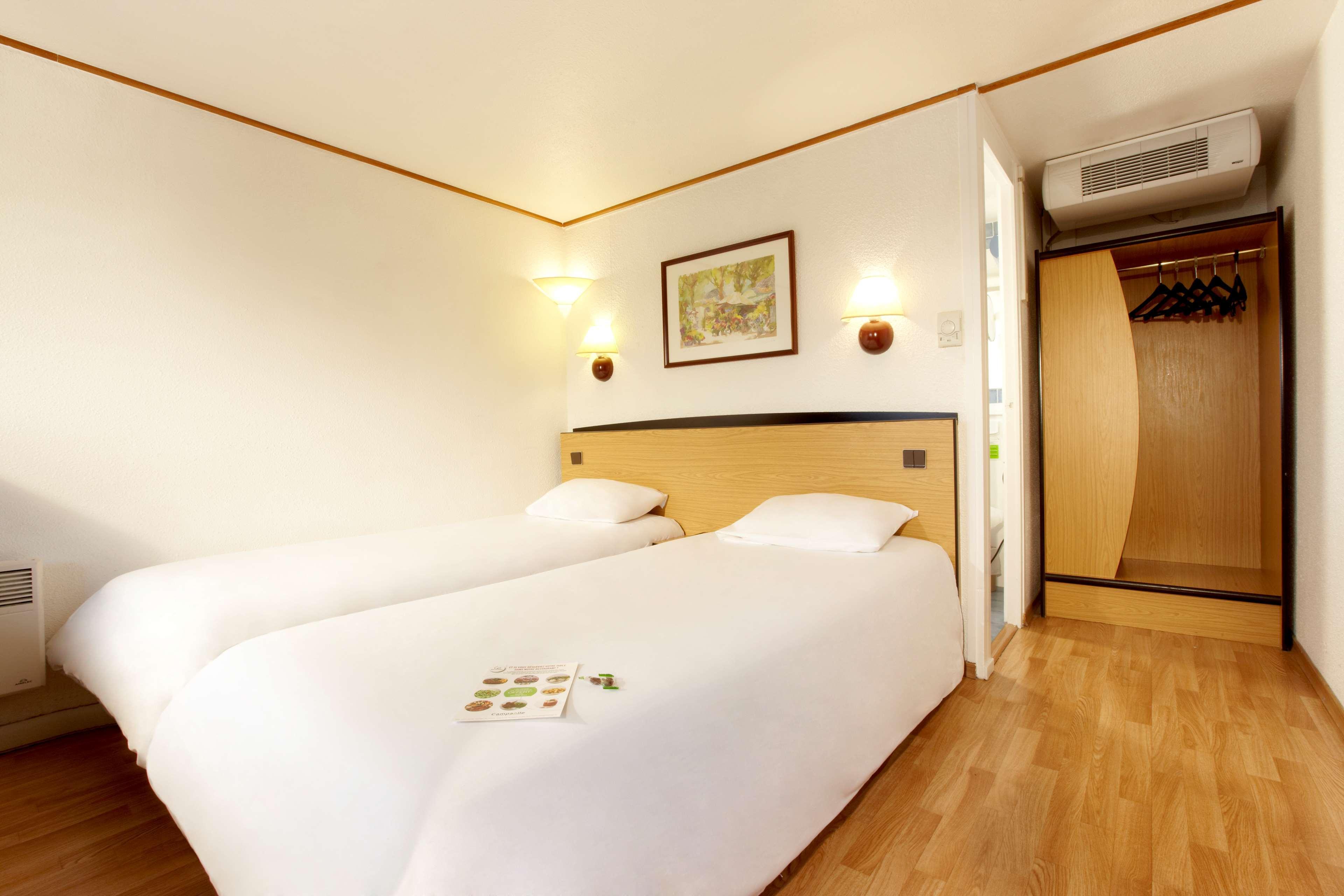 Campanile Cholet Hotel Екстериор снимка