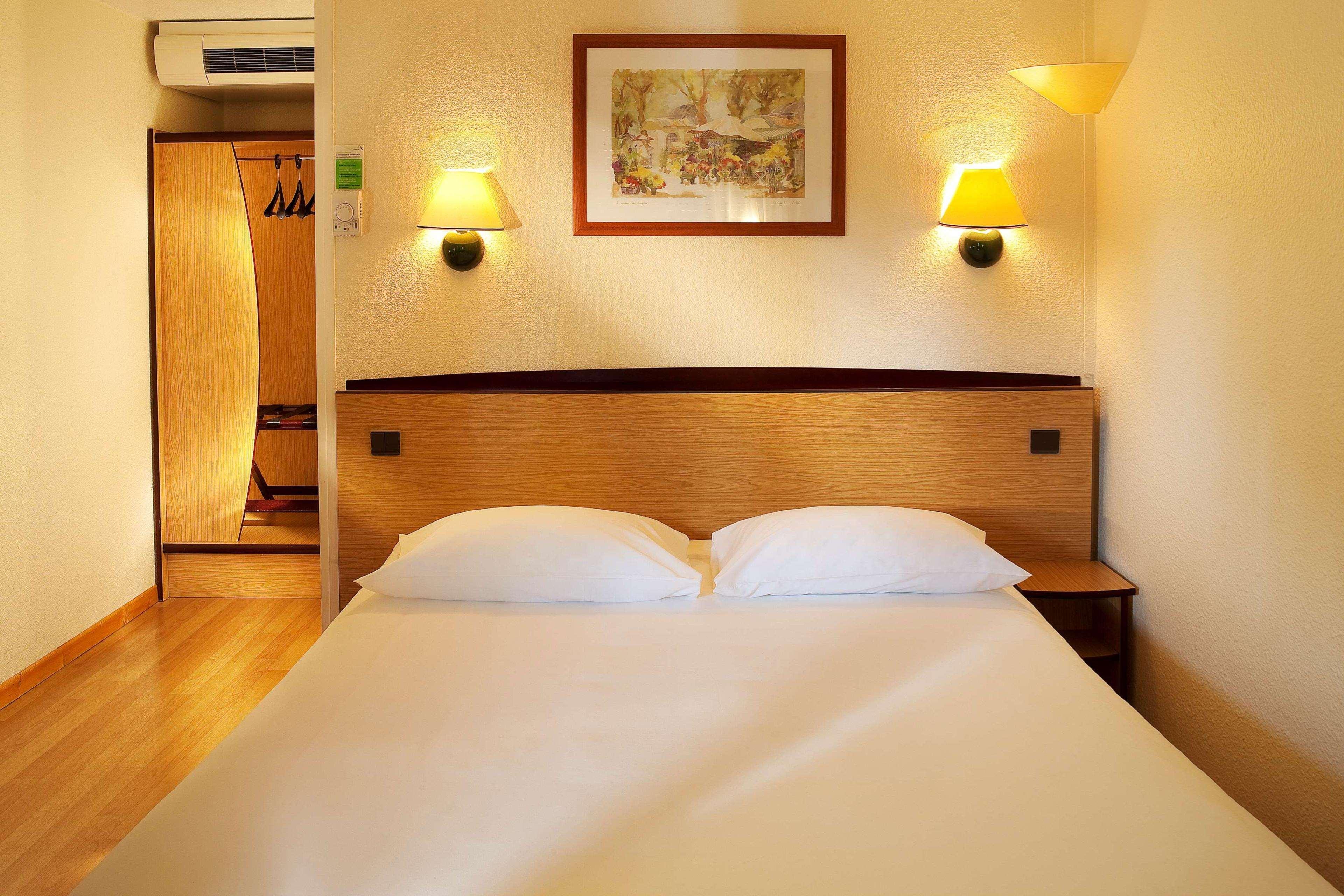 Campanile Cholet Hotel Екстериор снимка