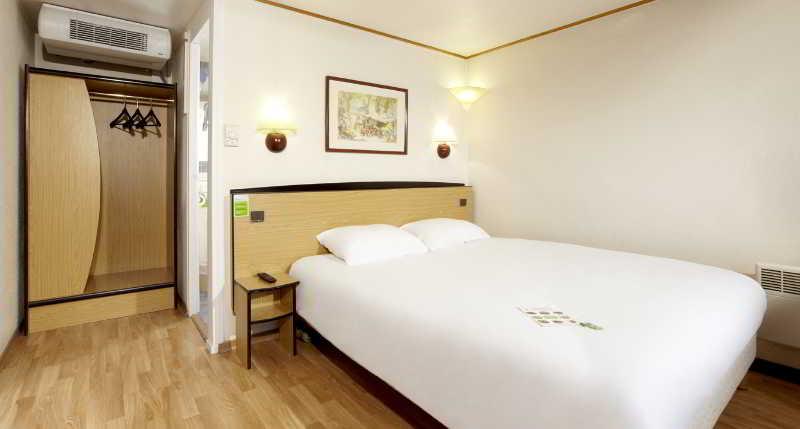 Campanile Cholet Hotel Екстериор снимка