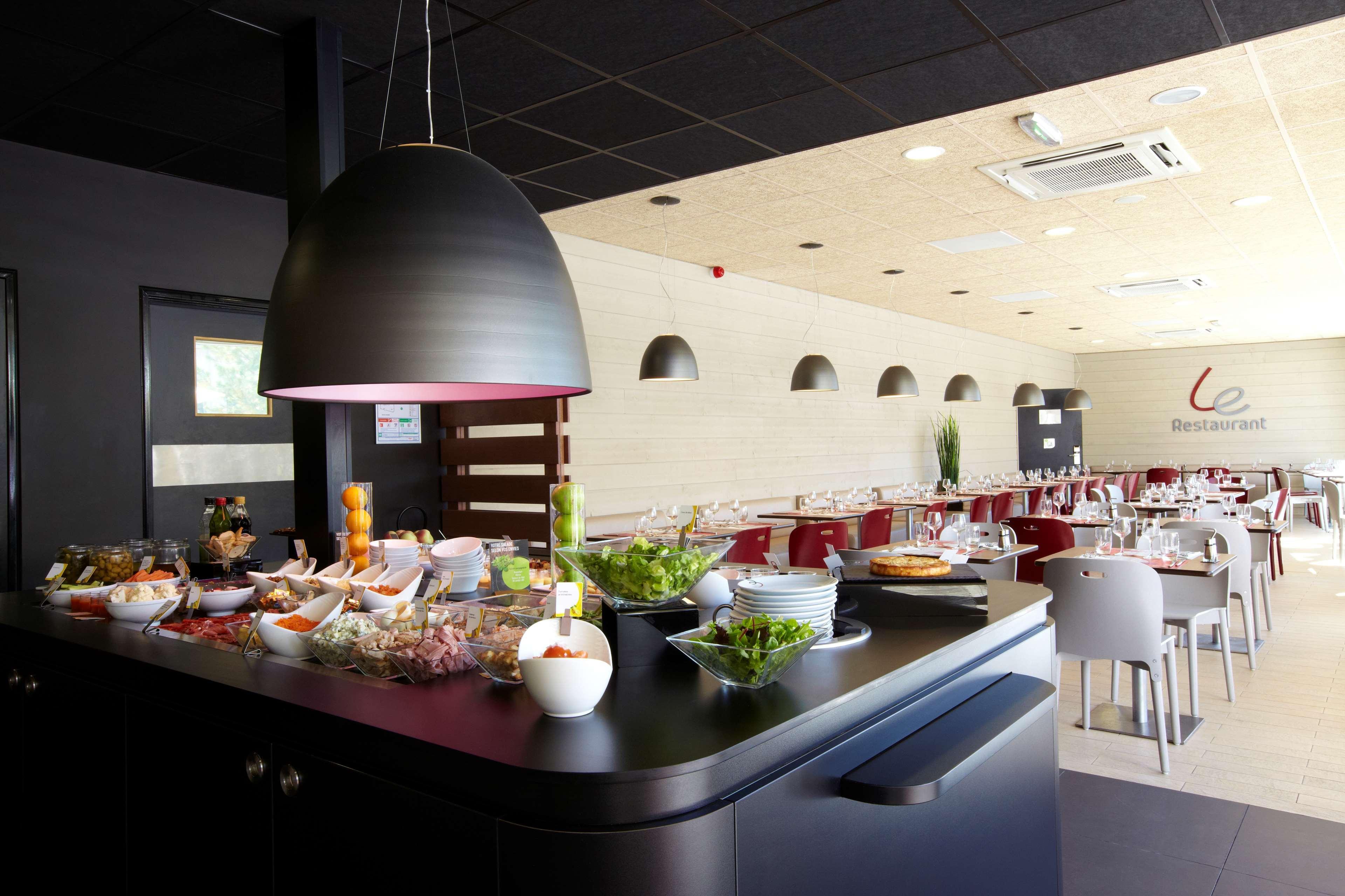 Campanile Cholet Hotel Екстериор снимка
