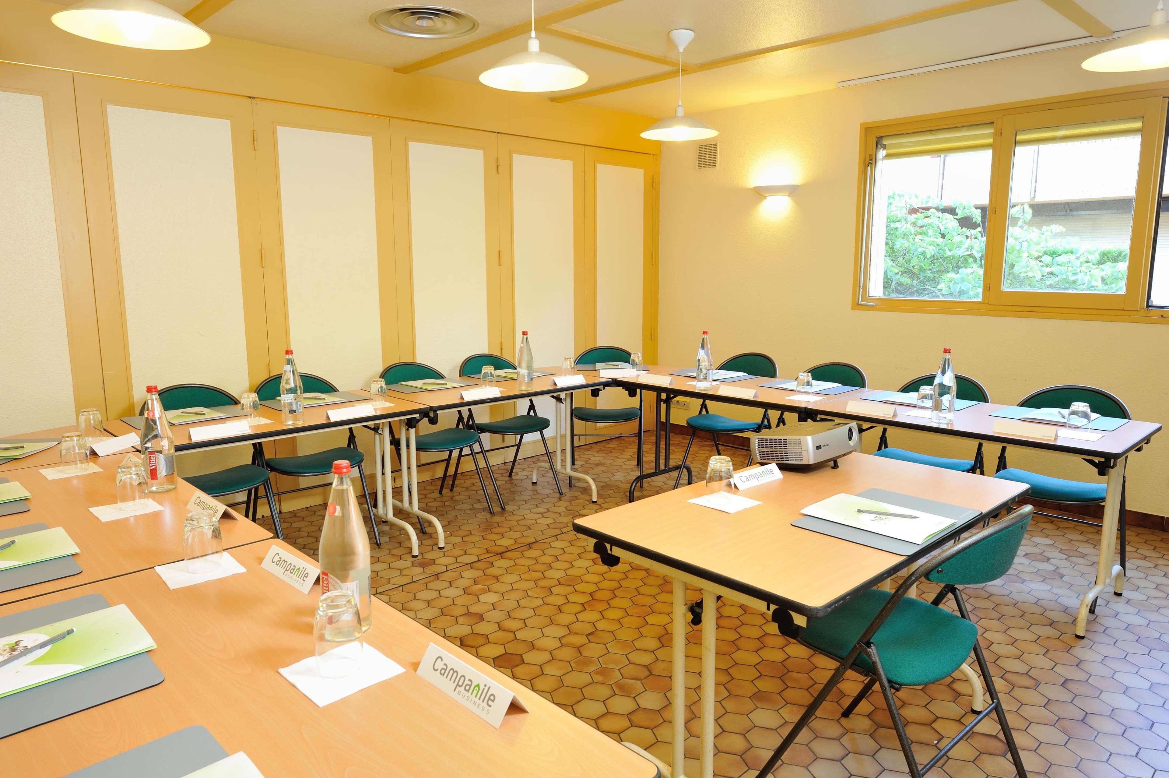 Campanile Cholet Hotel Екстериор снимка