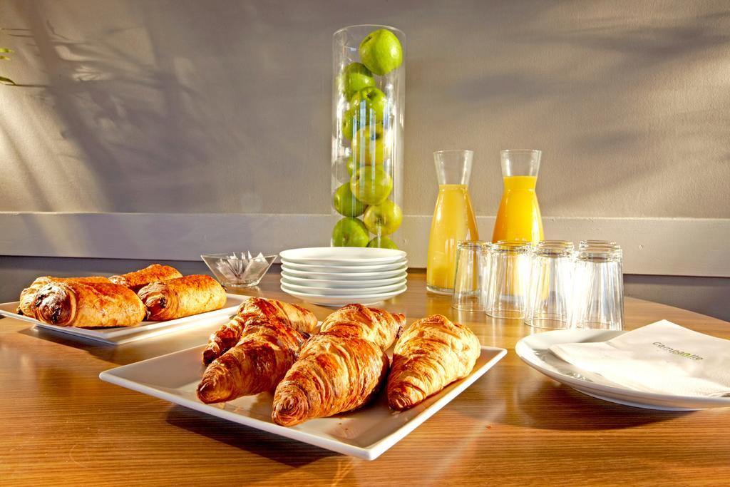 Campanile Cholet Hotel Екстериор снимка
